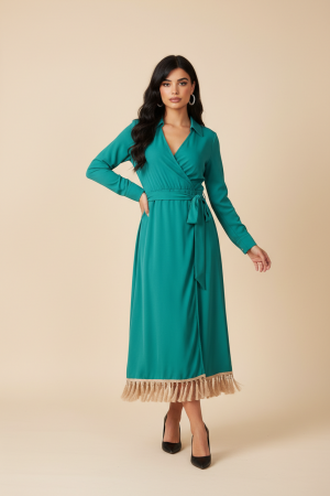 💚 Vestido verde con flecos beige – espíritu feria total